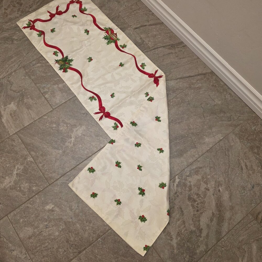 Vtg Christmas Table Runner Mantle Scarf Holly